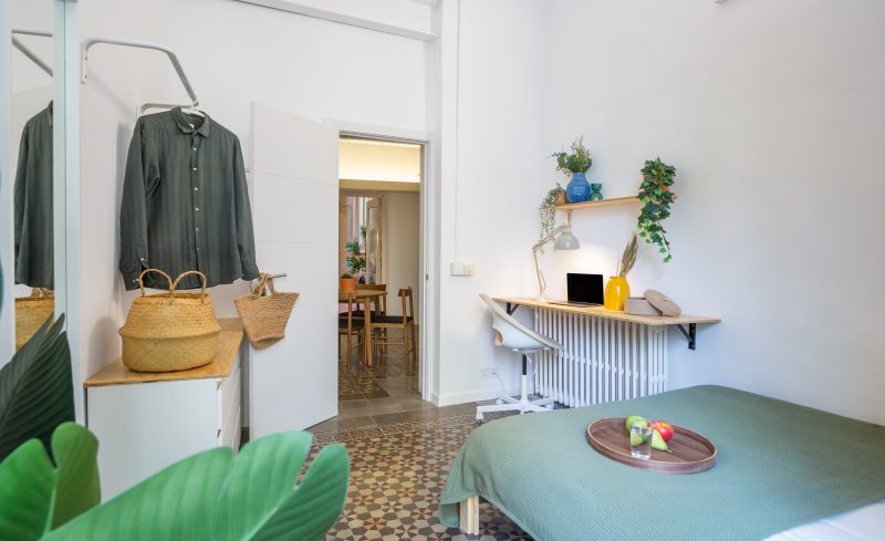 Born 1 · Luminosa habitación doble con balcón
