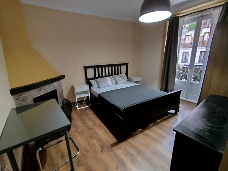 Room for Rent at Calle de Toledo, 50-03