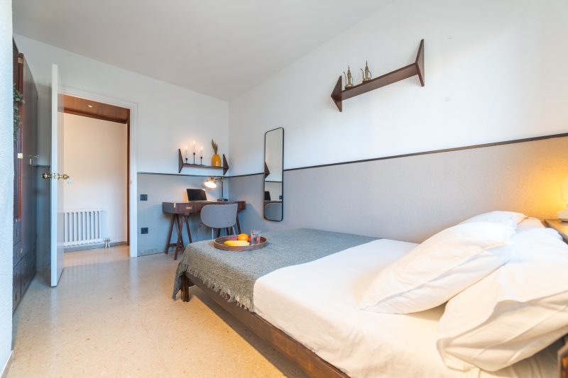Garcilaso4 Bright double room with balcony
