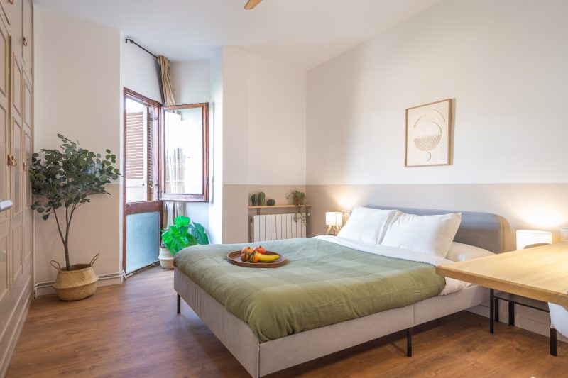 Ganduxer6 Amplia habitación doble con gran armario