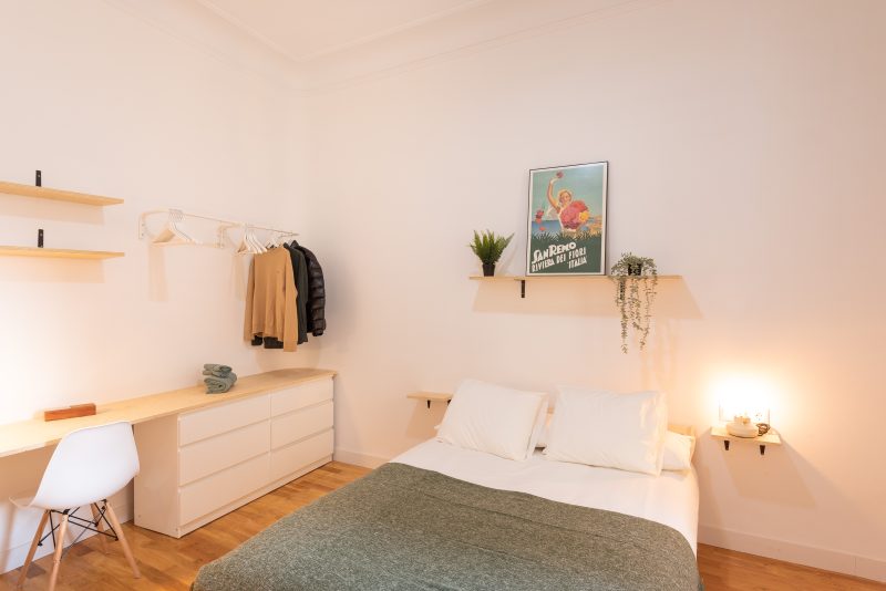 Gracia1 Soleada habitación doble con balcón