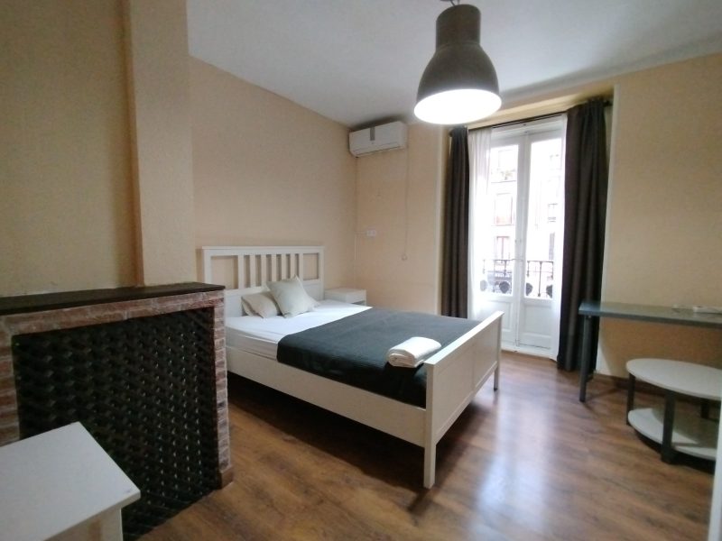 Room for Rent at Calle de Toledo, 50-02