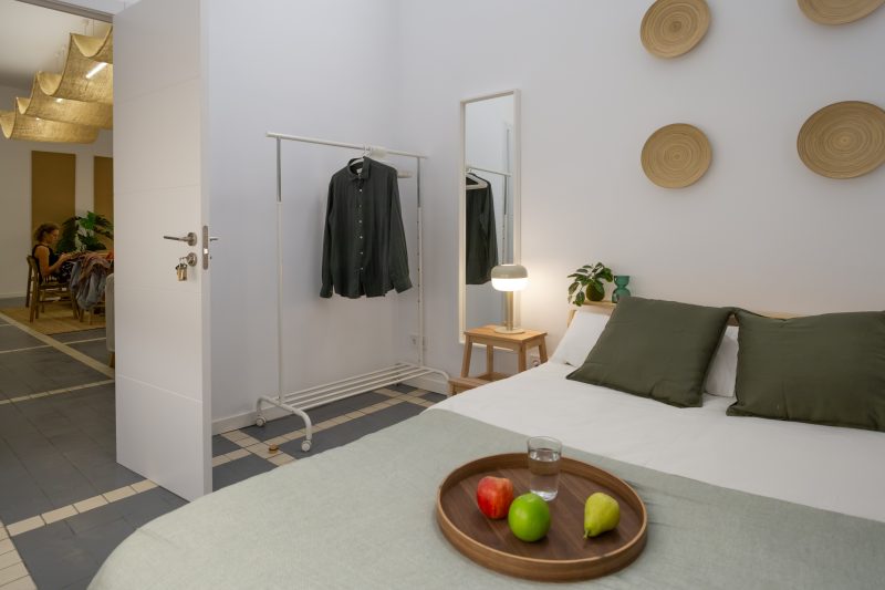 Born 9 · Habitación doble con techo alto