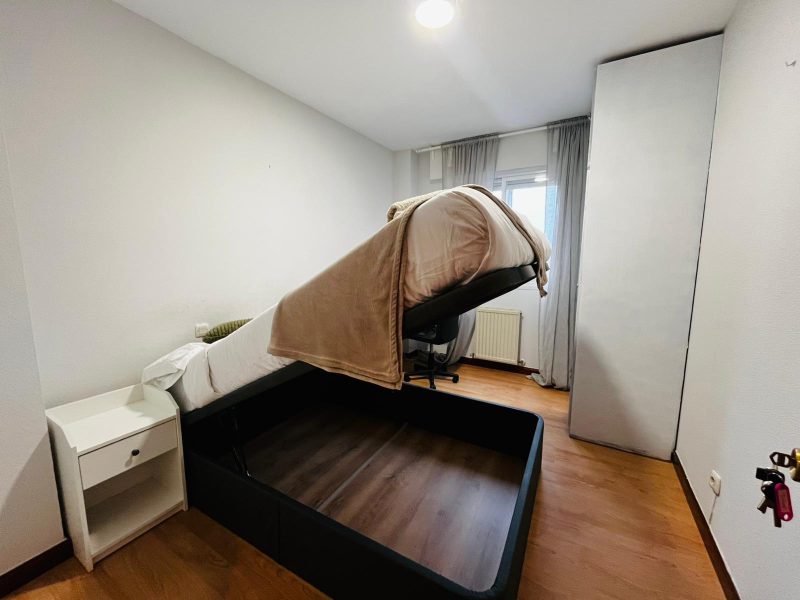 Room for Rent at Calle de Marcelina, 2-02