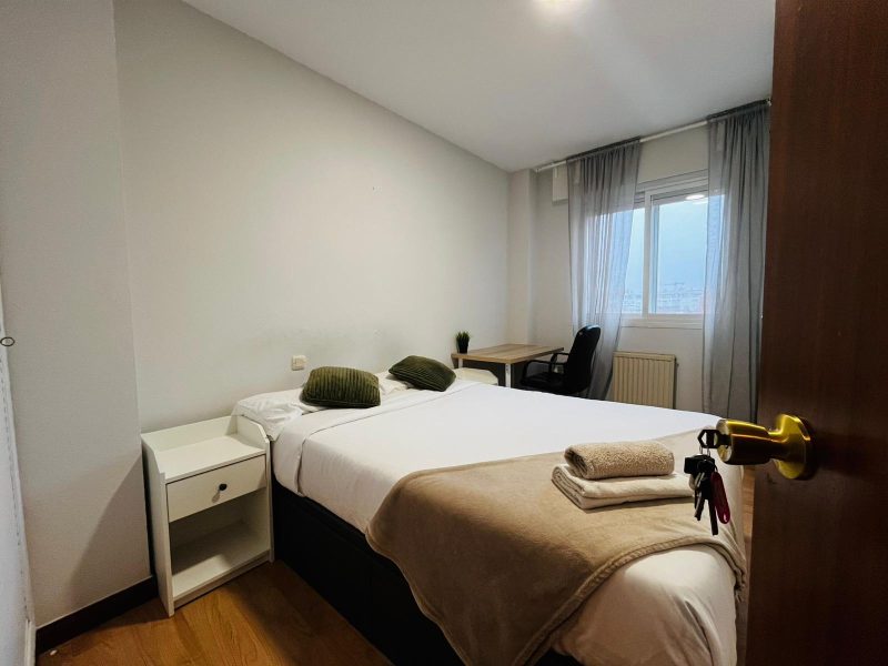 Room for Rent at Calle de Marcelina, 2-02