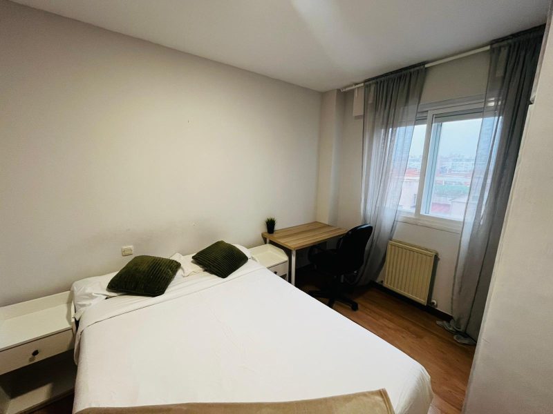 Room for Rent at Calle de Marcelina, 2-02