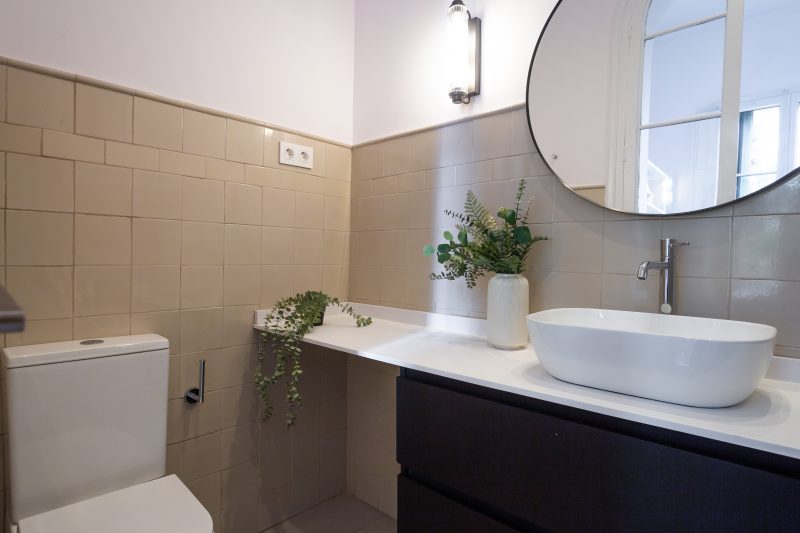Escorial001 Suite individual luminosa con baño privado