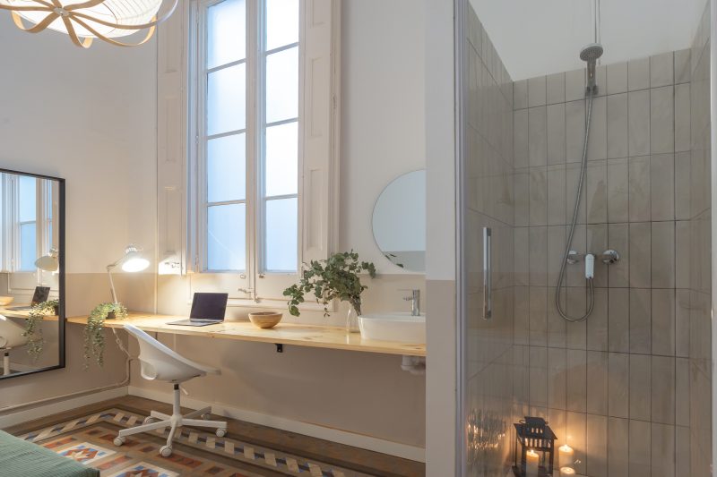 Claris8 Habitación doble amplia con ducha y lavabo privados