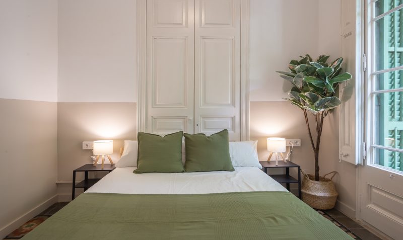 Pascual4 Habitación soleada con balcón privado