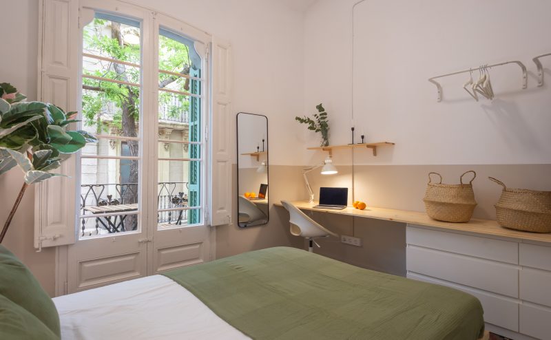 Pascual4 Habitación soleada con balcón privado