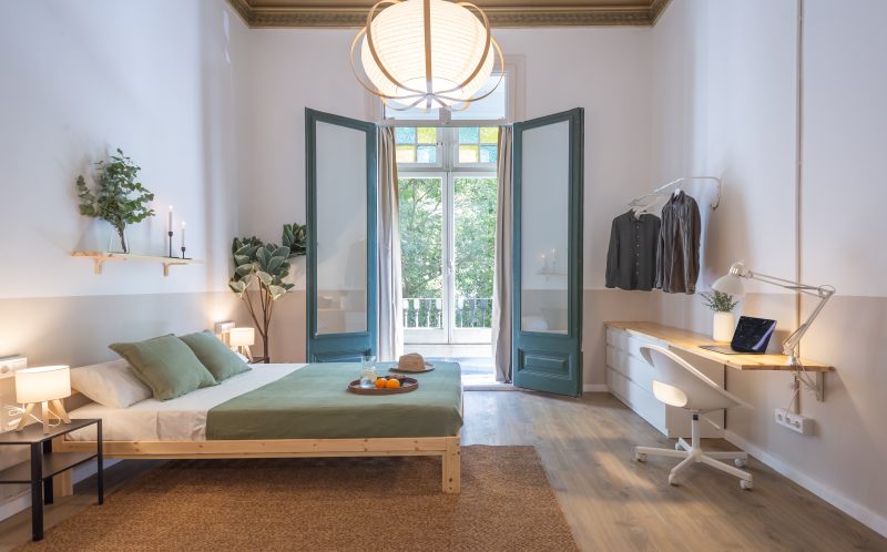 Pau6 Habitación doble amplia con balcón privado en Eixample