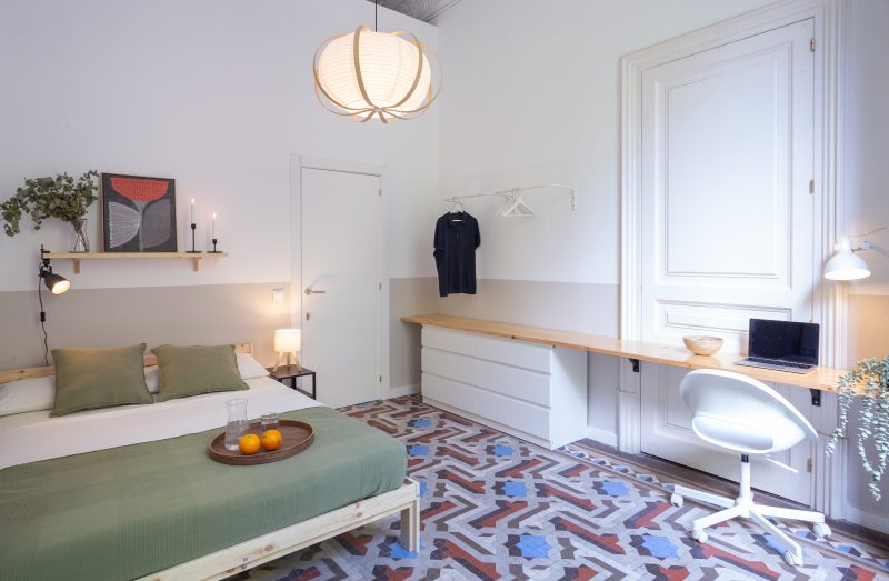 Claris2 Habitación doble luminosa con balcón privado y mosaico Nolla