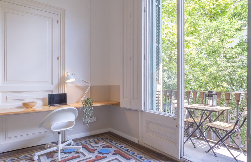 Claris2 Habitación doble luminosa con balcón privado y mosaico Nolla