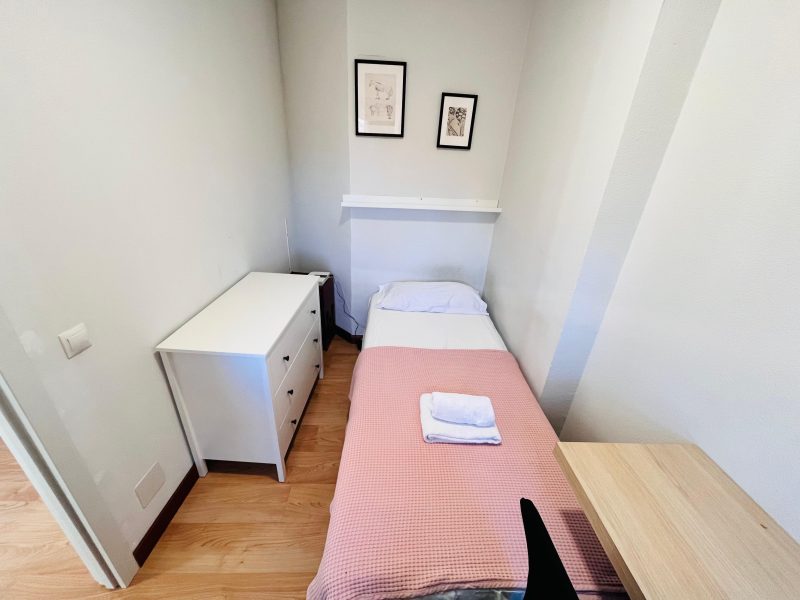 Room for Rent at Calle de Marcelina, 2-04