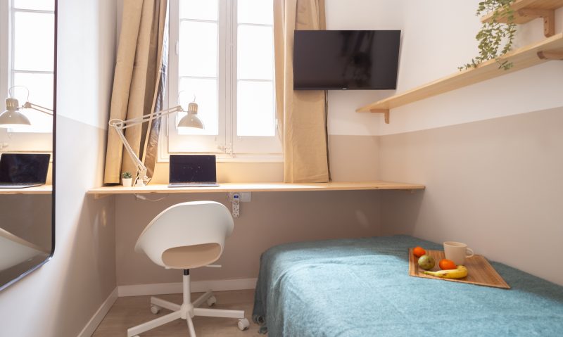 Pons4 Habitación individual con Smart TV en Sant Andreu