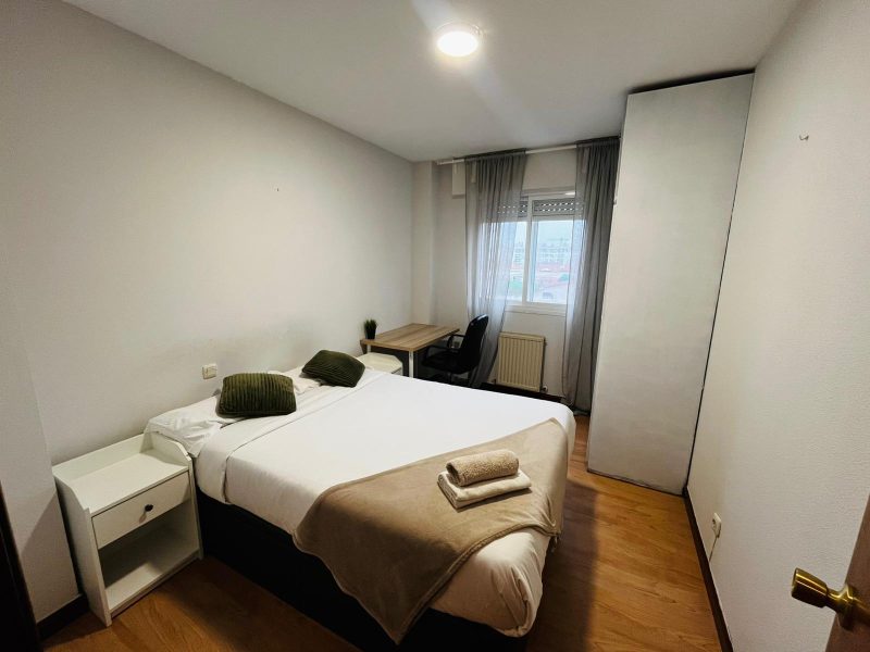 Room for Rent at Calle de Marcelina, 2-02