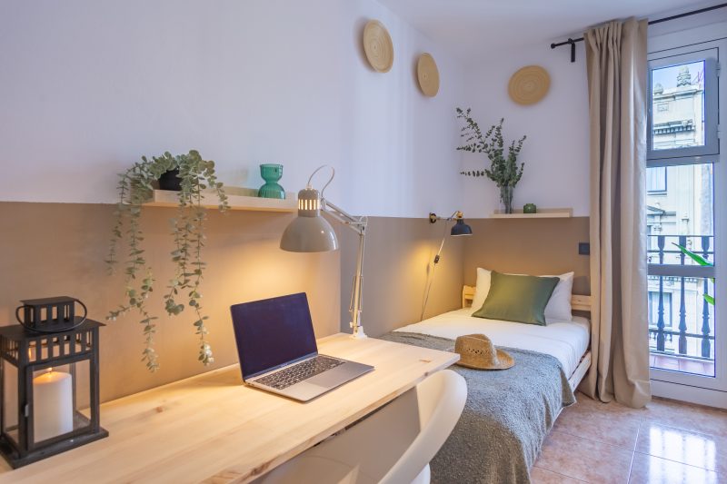 Pelai3 Single room with balcony (II)