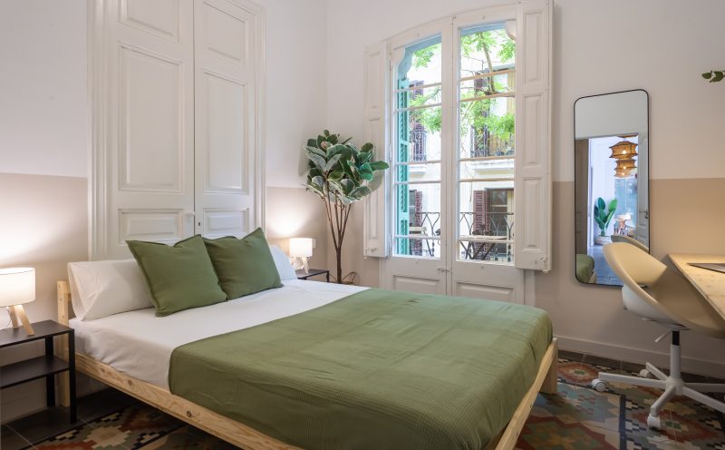Pascual4 Habitación soleada con balcón privado