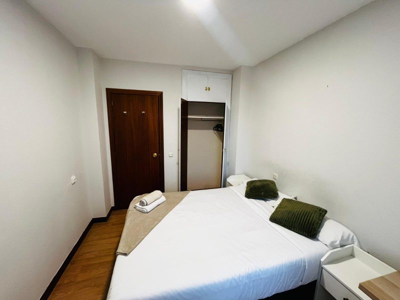 Room for Rent at Calle de Marcelina, 2-02
