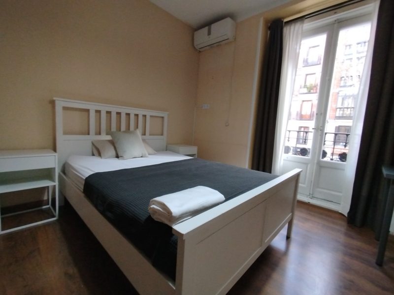 Room for Rent at Calle de Toledo, 50-02