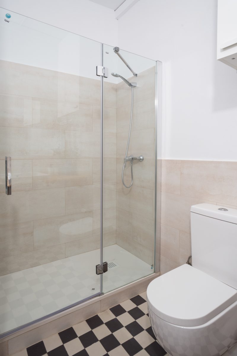 Born 1 · Luminosa habitación doble con balcón