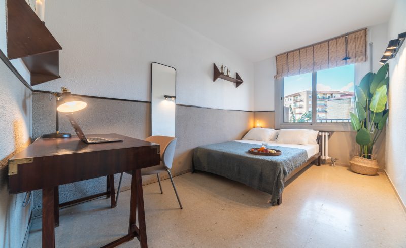 Garcilaso4 Bright double room with balcony