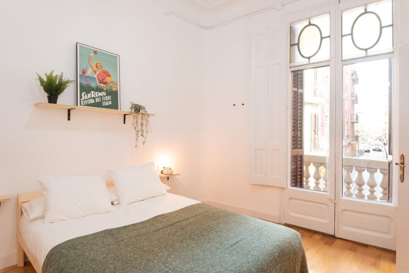Gracia1 Soleada habitación doble con balcón