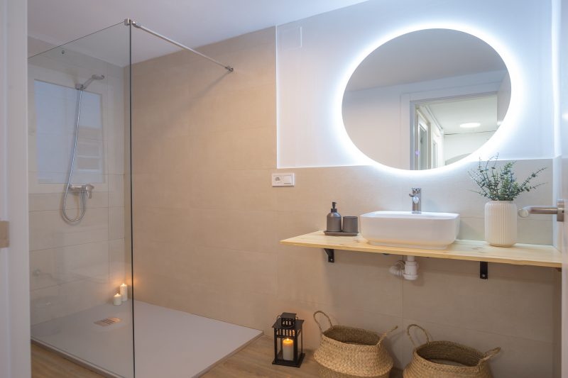 Pau8 Habitación doble con balcón y zona de trabajo
