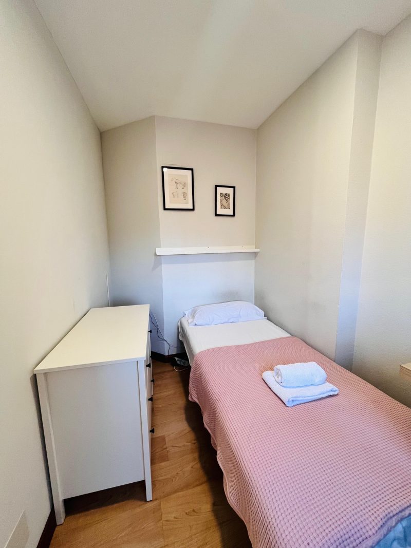 Room for Rent at Calle de Marcelina, 2-04