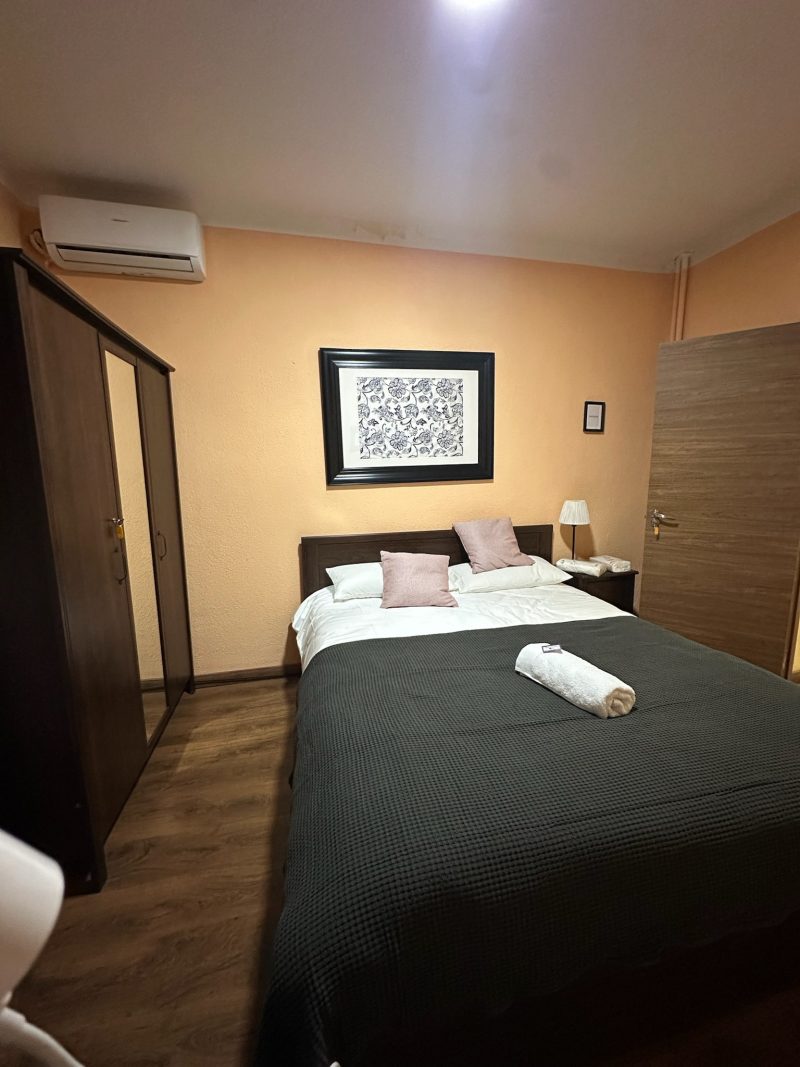 Room for Rent at Calle de Toledo, 50-04