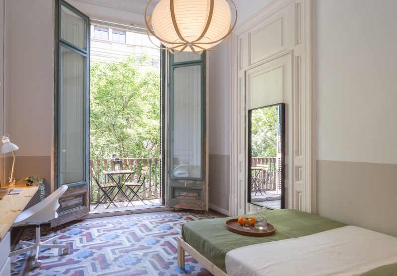 Claris2 Habitación doble luminosa con balcón privado y mosaico Nolla