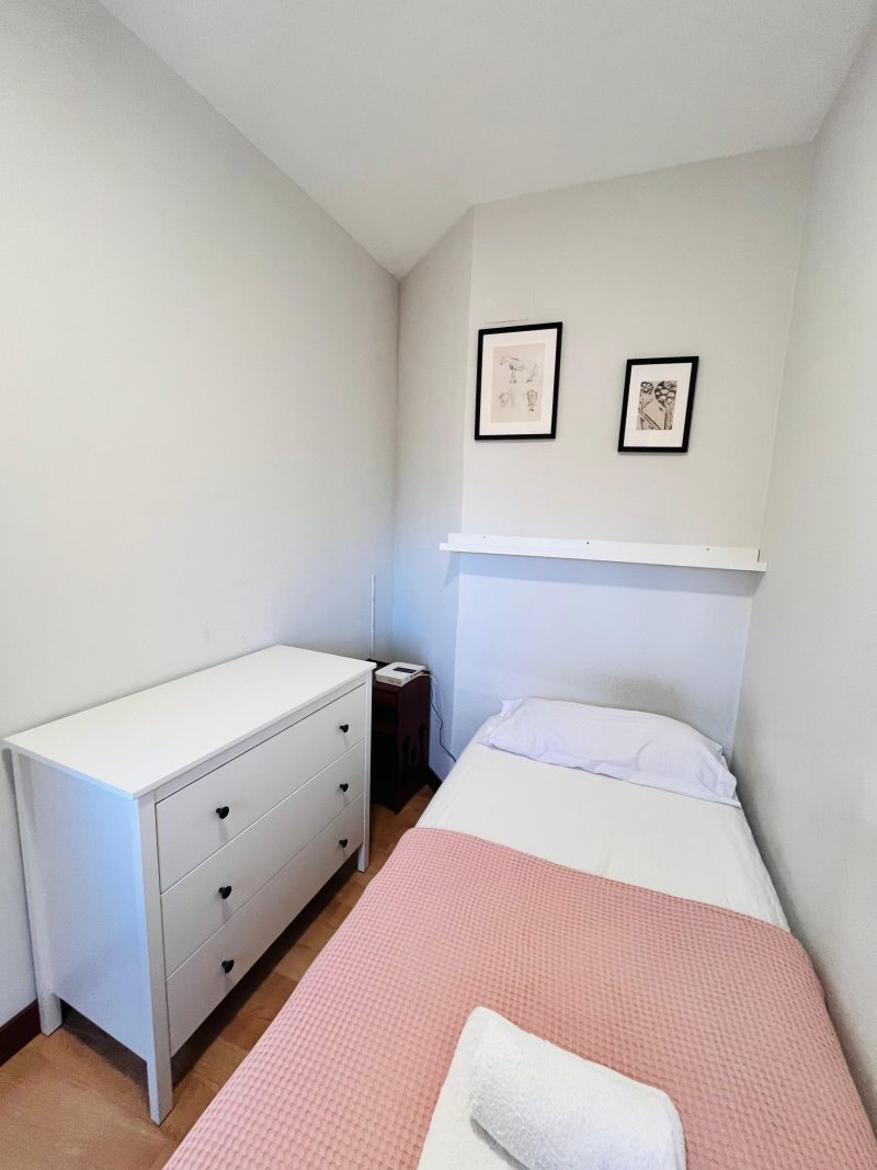 Room for Rent at Calle de Marcelina, 2-04