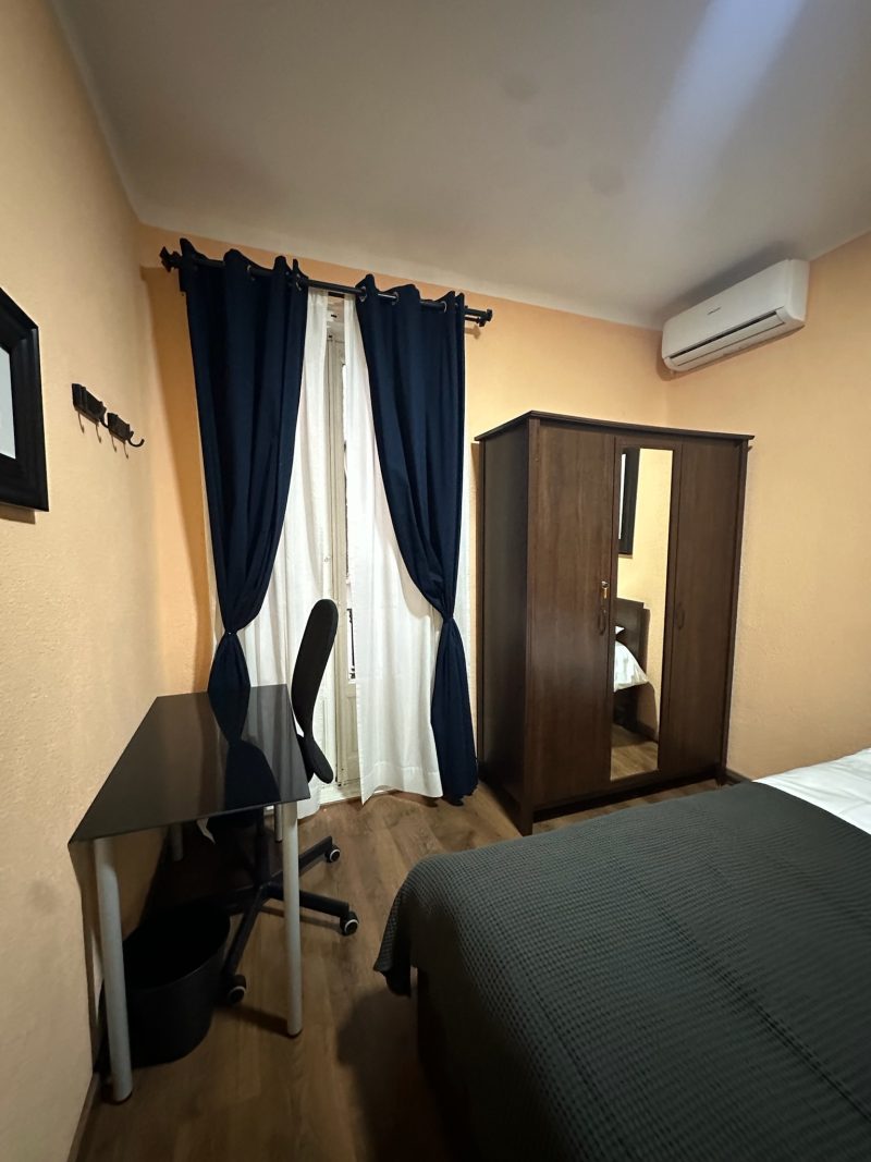 Room for Rent at Calle de Toledo, 50-04