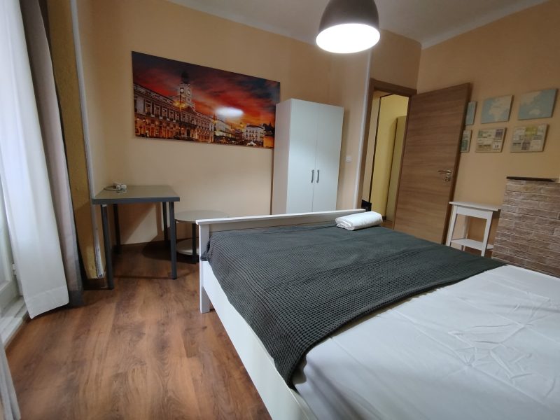 Room for Rent at Calle de Toledo, 50-02
