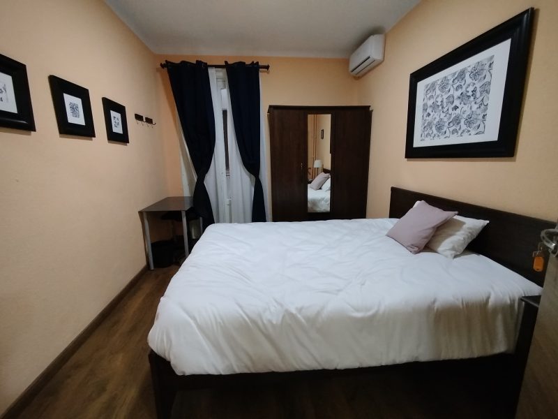 Room for Rent at Calle de Toledo, 50-04