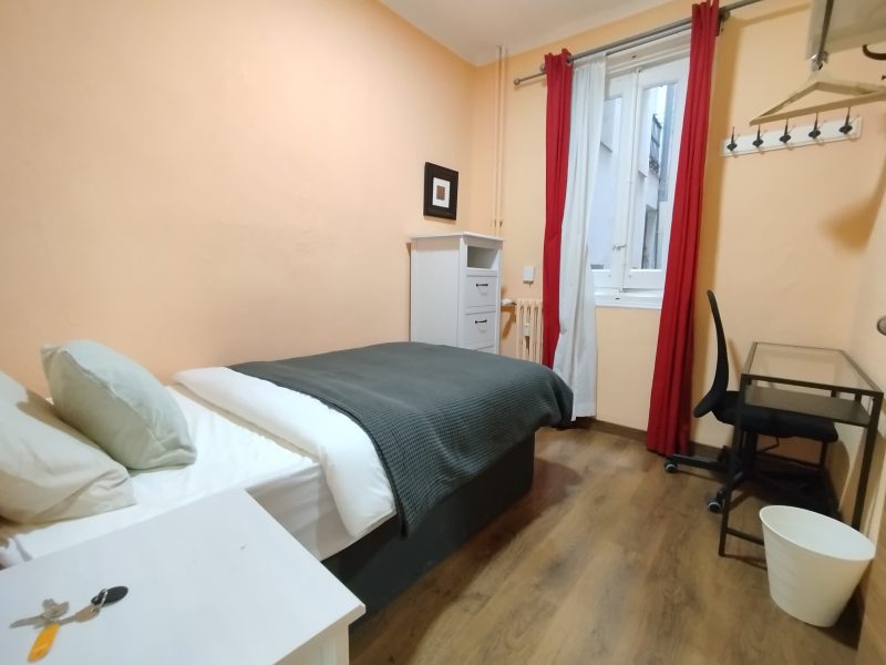 Room for Rent at Calle de Toledo, 50-05