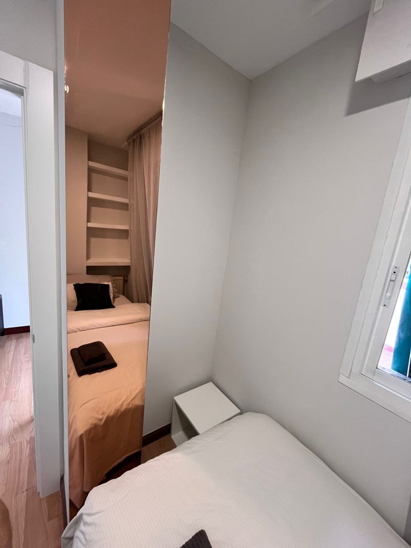 Room for Rent at Calle de Marcelina, 2-03