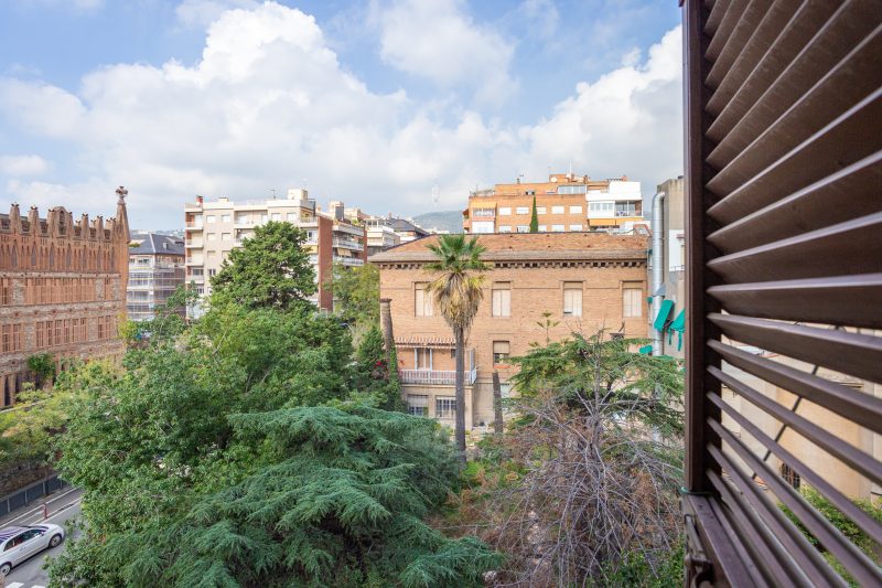 Ganduxer6 Amplia habitación doble con gran armario