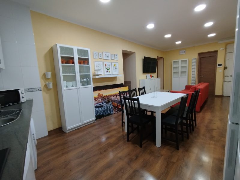 Room for Rent at Calle de Toledo, 50-02